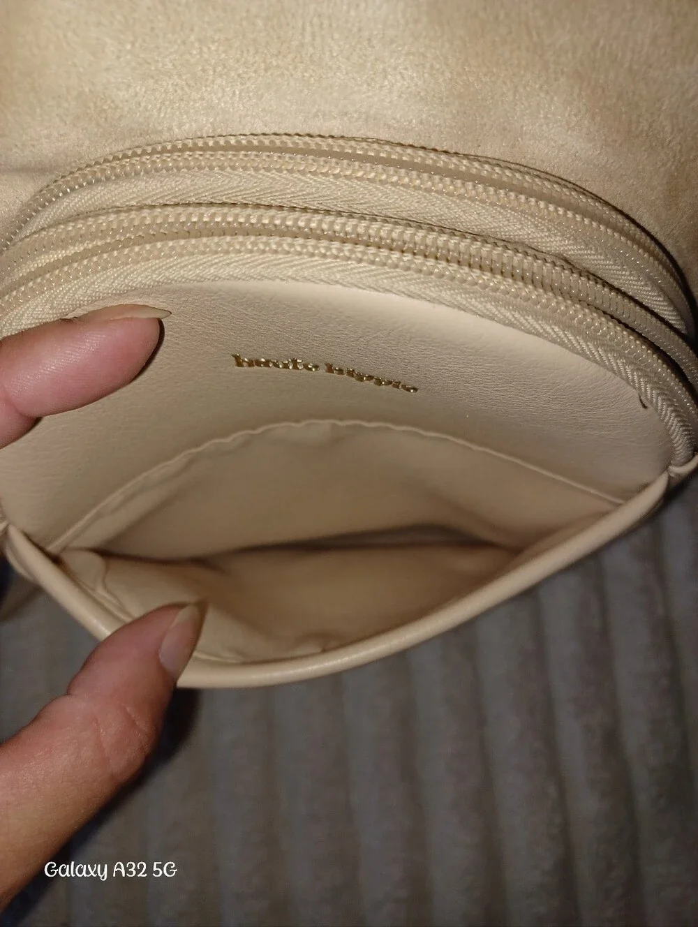 Haute Hippie Beige Sling Crossbody Bag Adjustable Detachable Strap Zip Gold